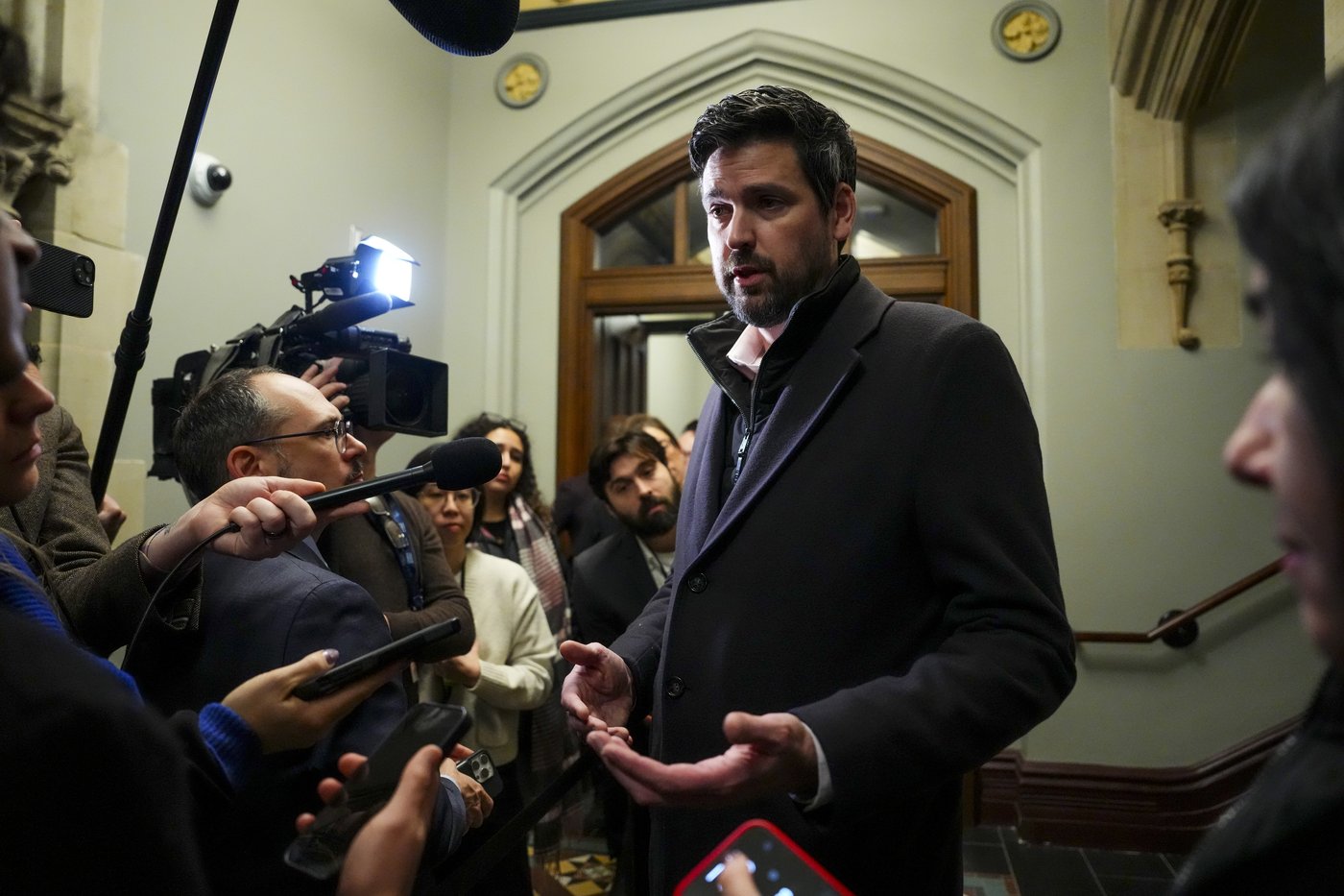 Fraser parlera aux communautés religieuses du projet de loi sur les discours haineux