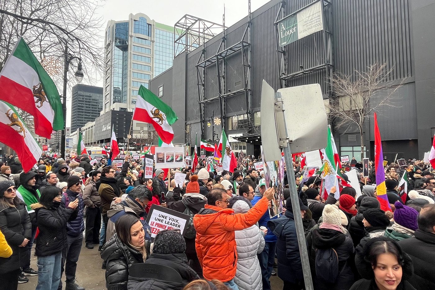 Des Canadiens reprennent contact avec des proches en Iran