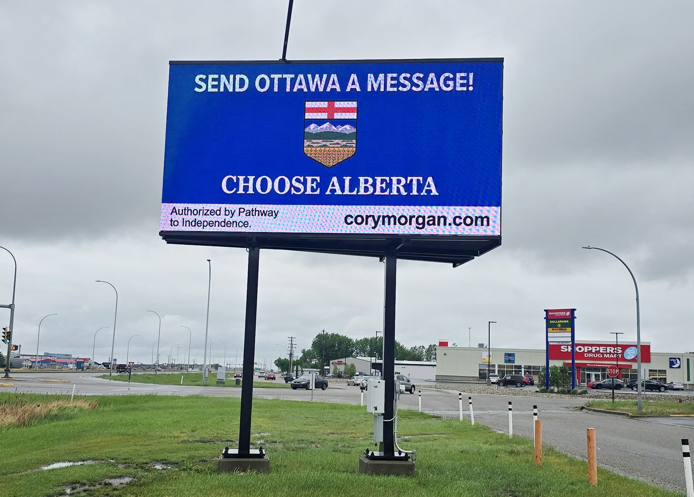 Un panneau publicitaire en faveur de la séparation est toujours en place en Alberta
