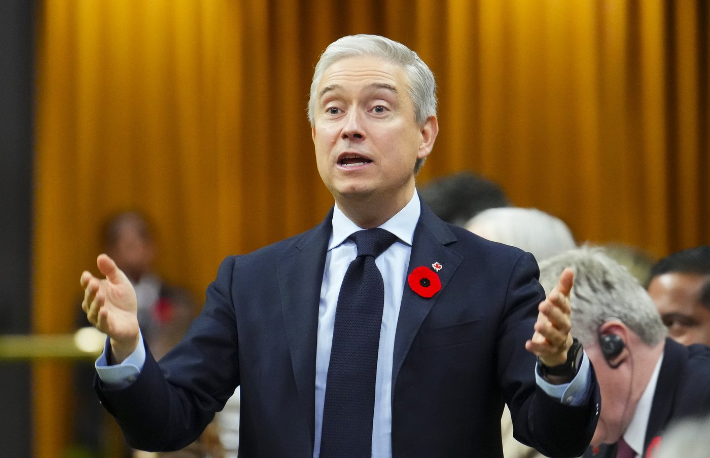 Le ministre Champagne encourage l'augmentation du raffinage des minéraux critiques