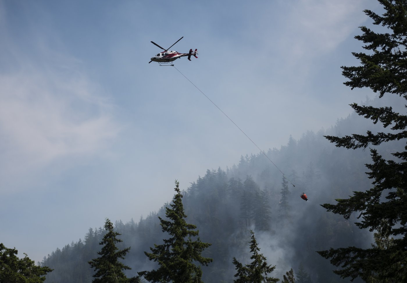 Cinq feux de forêt hors de contrôle font rage en Colombie-Britannique