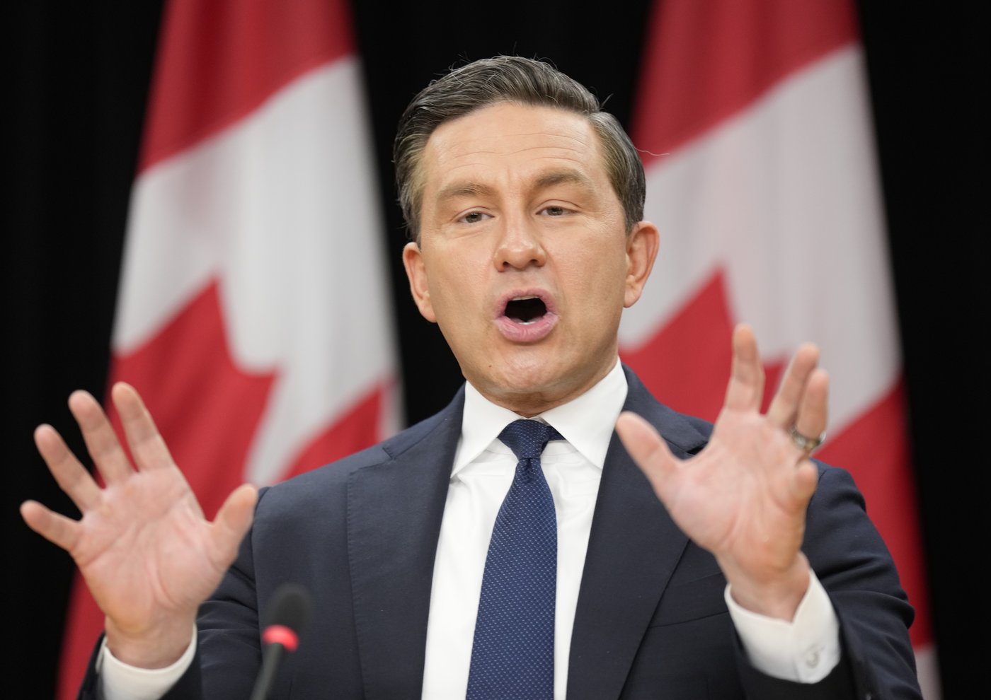 Poilievre exige une enquête sur le «plan de sauvetage des copropriétés» en C.-B.