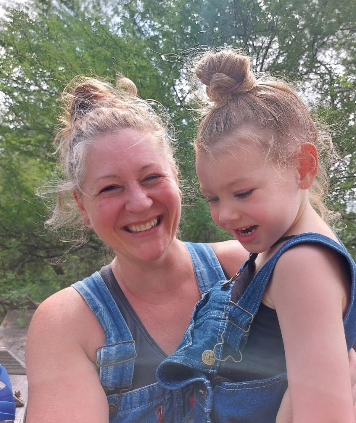 Une Canadienne détenue par l'ICE avec sa fille parle d'une expérience «traumatisante»