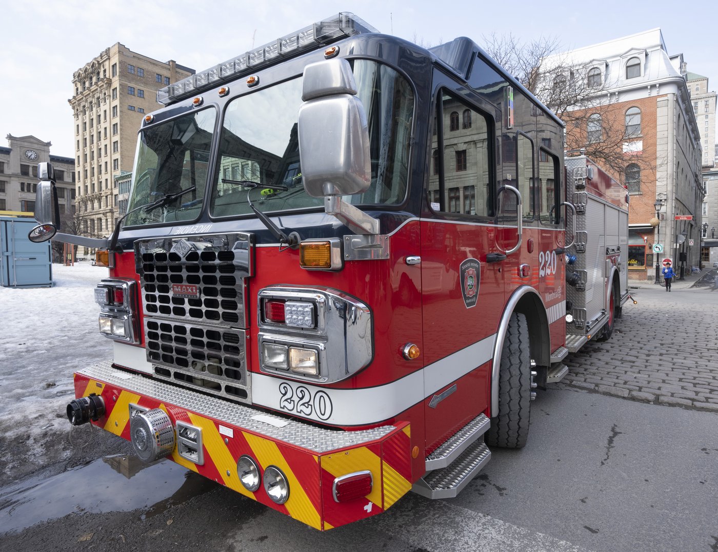 Sept familles ont dû être évacuées en pleine nuit en raison d'un incendie à Montréal