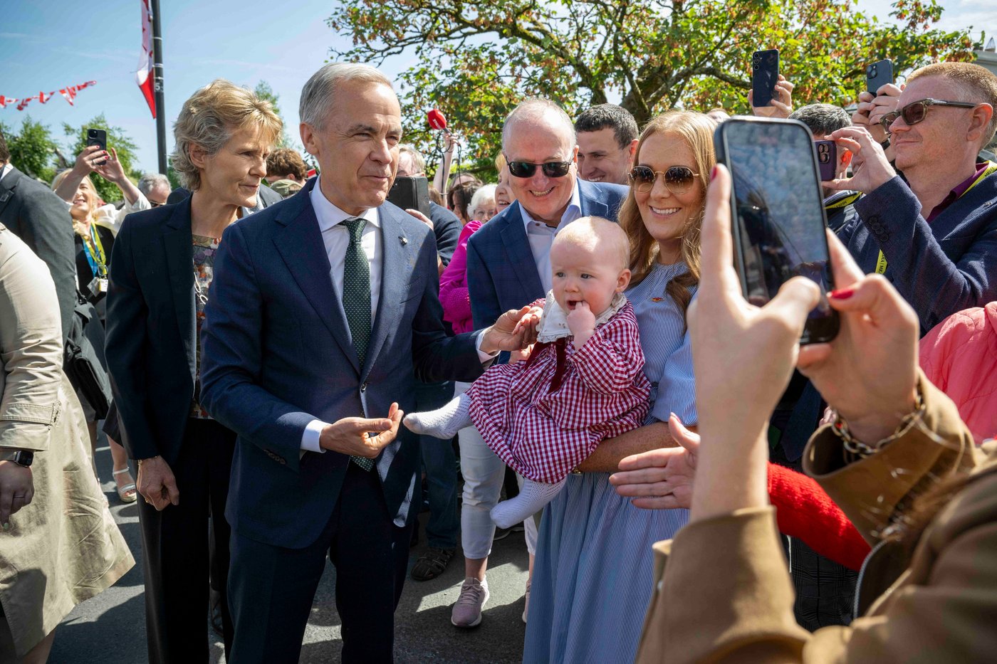 Le PM Carney rencontre la présidente de l’Irlande et visite la terre de ses ancêtres