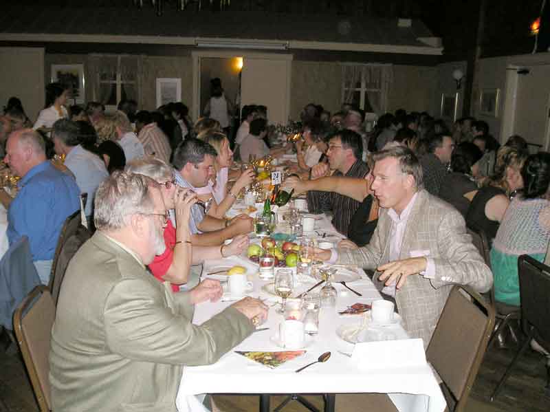Une dégustation de vins et fromage populaire pour le Comité d'échanges Saint-Georges-Lisieux