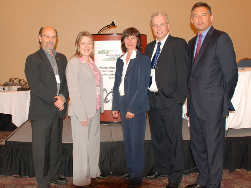 Un premier colloque pancannadien en formation universitaire hors campus