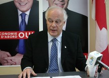 Le ministre Robert Dutil présente son équipe