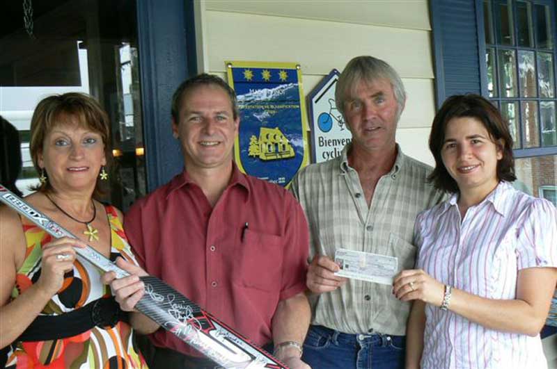 Un bâton de hockey en aide à la Société Alzheimer