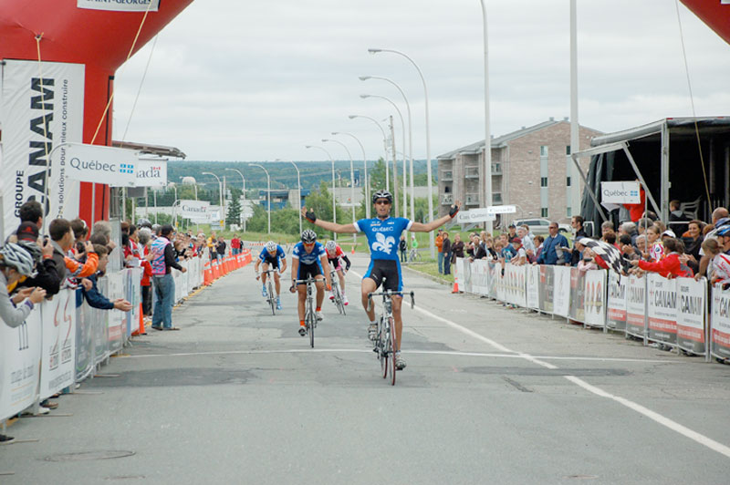Les Québécois dominent au critérium
