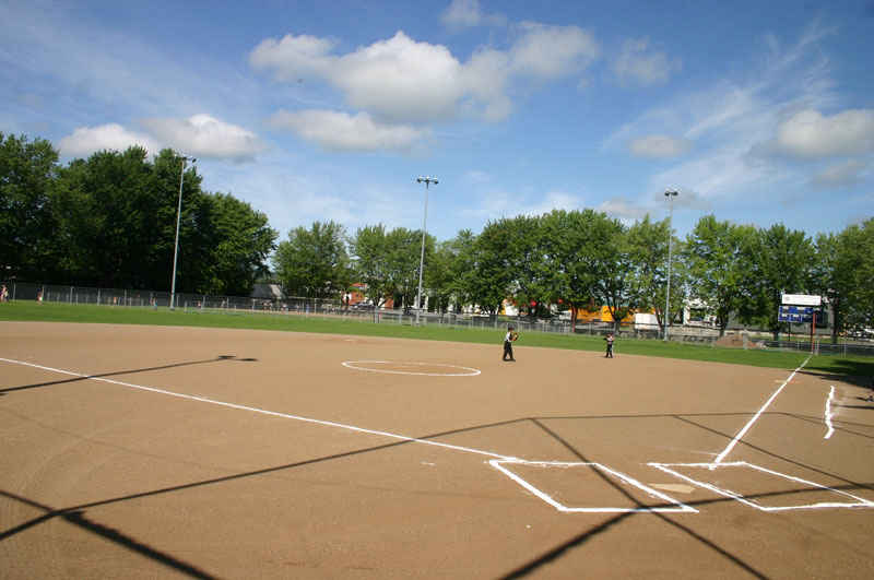 Une deuxième demande pour son projet de terrain de baseball