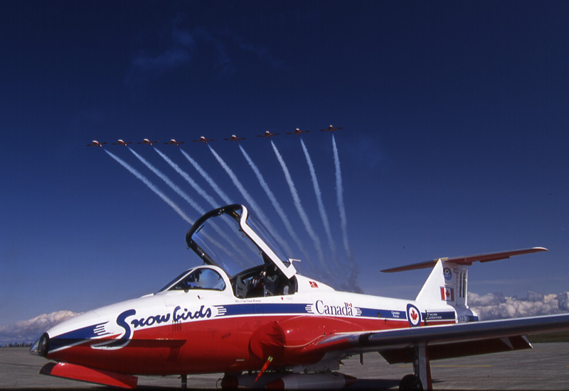 Des Snowbirds et un astronaute dans le ciel de la Beauce