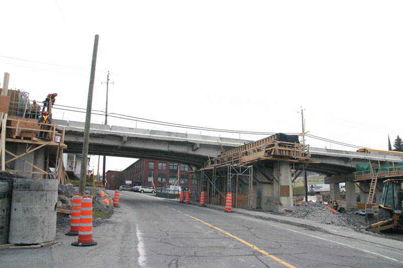 La reconstruction du viaduc Josaphat-Poulin sera deux fois plus longue que prévu