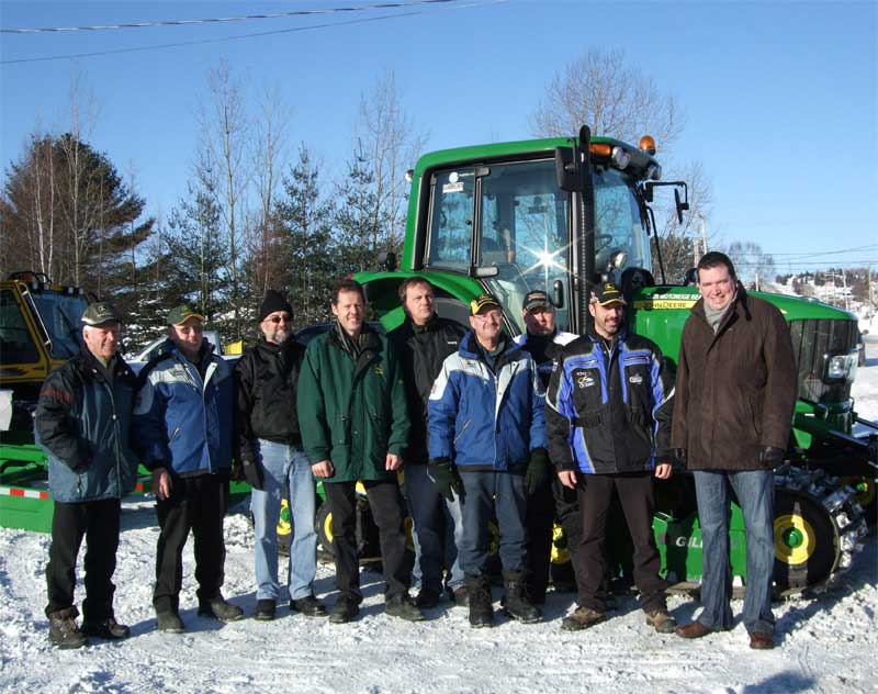 Le Club motoneige Beauce-Frontenac obtient 90 000 $ du fédéral pour une nouvelle surfaceuse