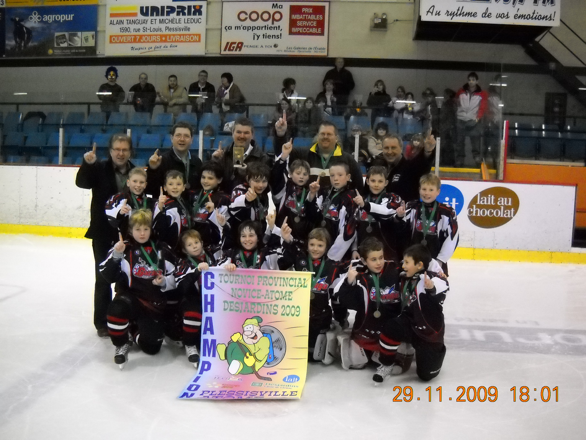 L'équipe Atome B de St-Georges remporte le tournoi de Plessisville.