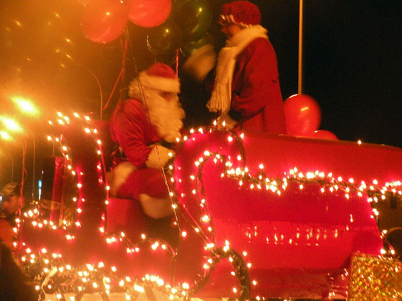 Le Père Noël émerveille les enfants