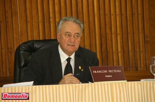 Le maire Fecteau apporte des mises au point et écorche quatre conseillers au passage