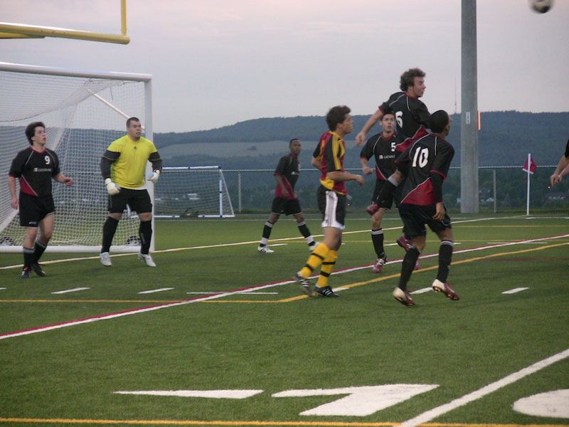 Le Huns de Saint-Georges s’inclinent 3 à 0 contre le Royal de Beauport