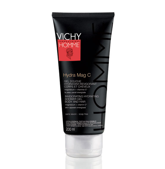 Vichy homme présente Hydra Mag C, un gel douche hydratant revigorant