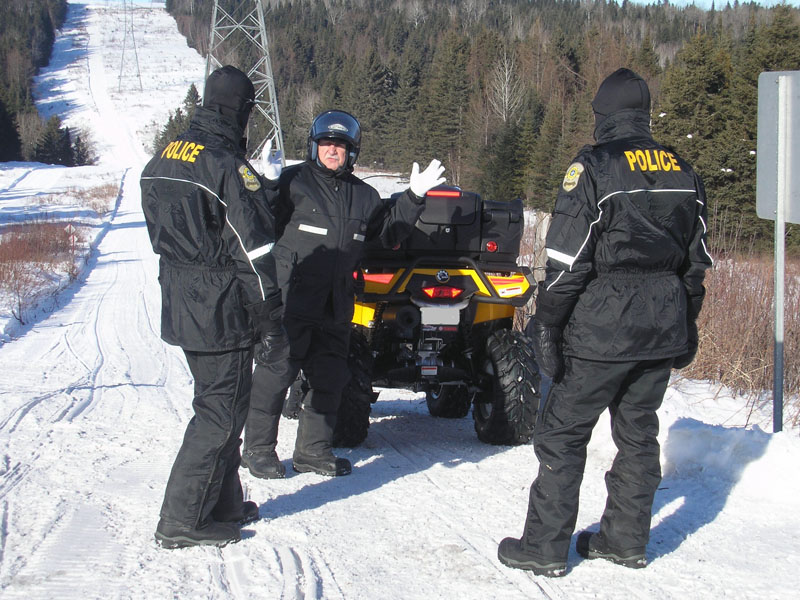 La SQ effectue une opération motoneige et VTT dans les sentiers
