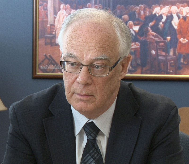 Robert Dutil défend le budget de son parti