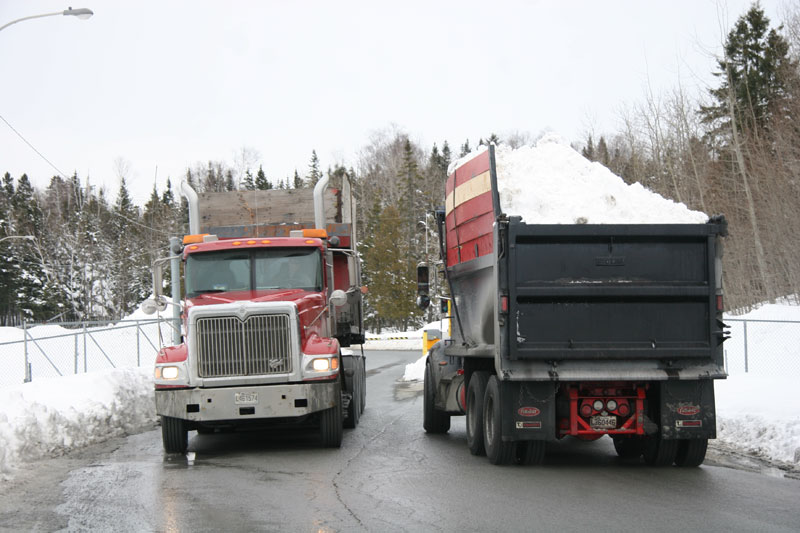La colossale opération de déneigement de la Ville de Saint-Georges en cours