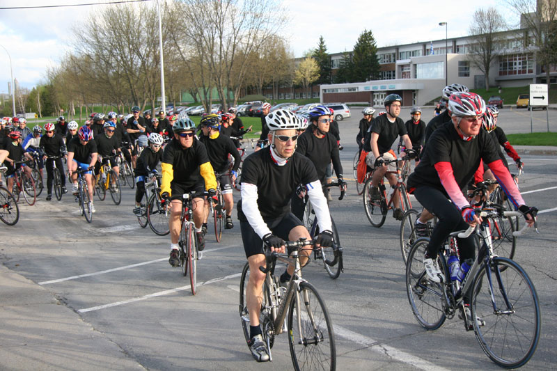 Une centaine de cyclistes parcourent Saint-Georges en silence
