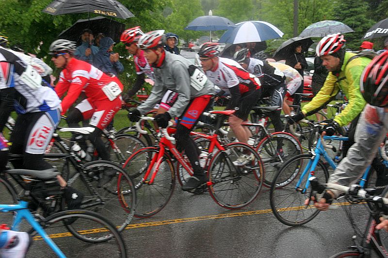 Cyclosportive sous la pluie
