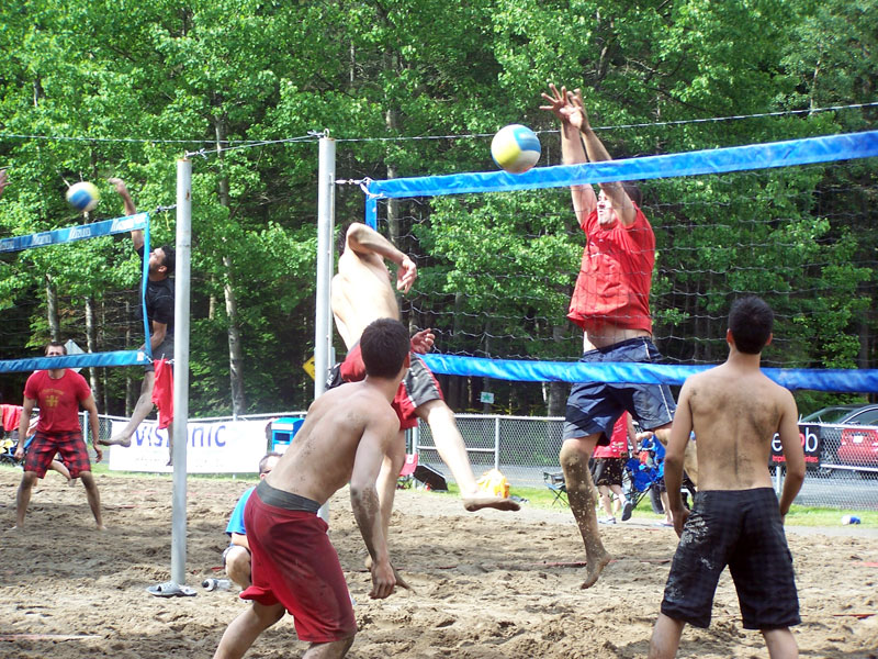 Un tournoi de beach-volley réussi aux Sept-chutes