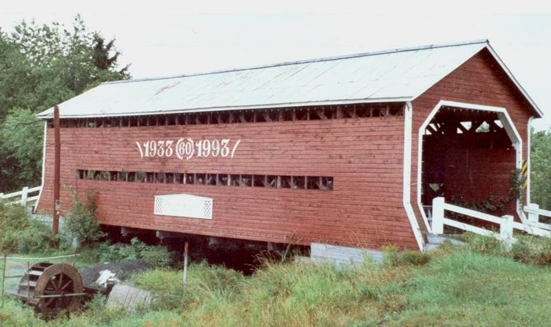 Une exposition ferroviaire au vieux pont couvert de Saint-Éphrem-Station