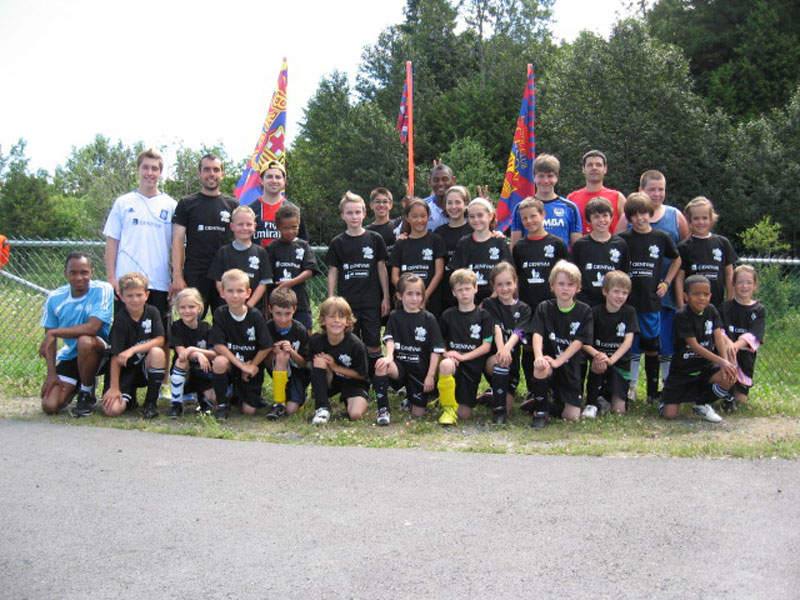 27 heureux au camp de soccer des Huns