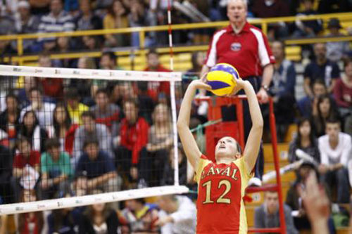 Volleyball: Hélène Rancourt se distingue avec le Rouge et Or