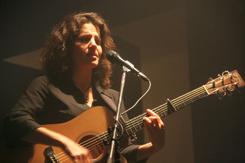 Marianne Aya Omac: une soirée intime parsemée de découvertes