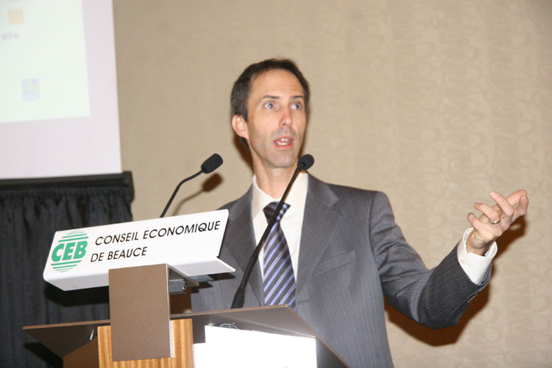 L’économie québécoise nagera en eaux troubles en 2012 selon Robert Hogue — économiste à la RBC
