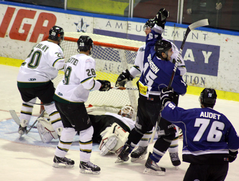 Le classement se resserre dans la LNAH