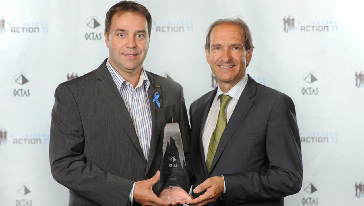 Komutel est lauréat au Gala des Octas 2012