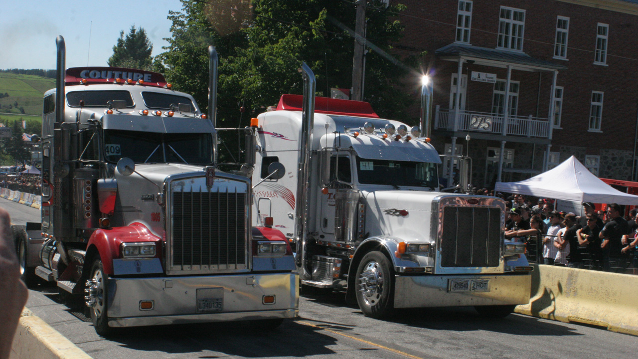 Les camions vrombissent à Saint-Joseph