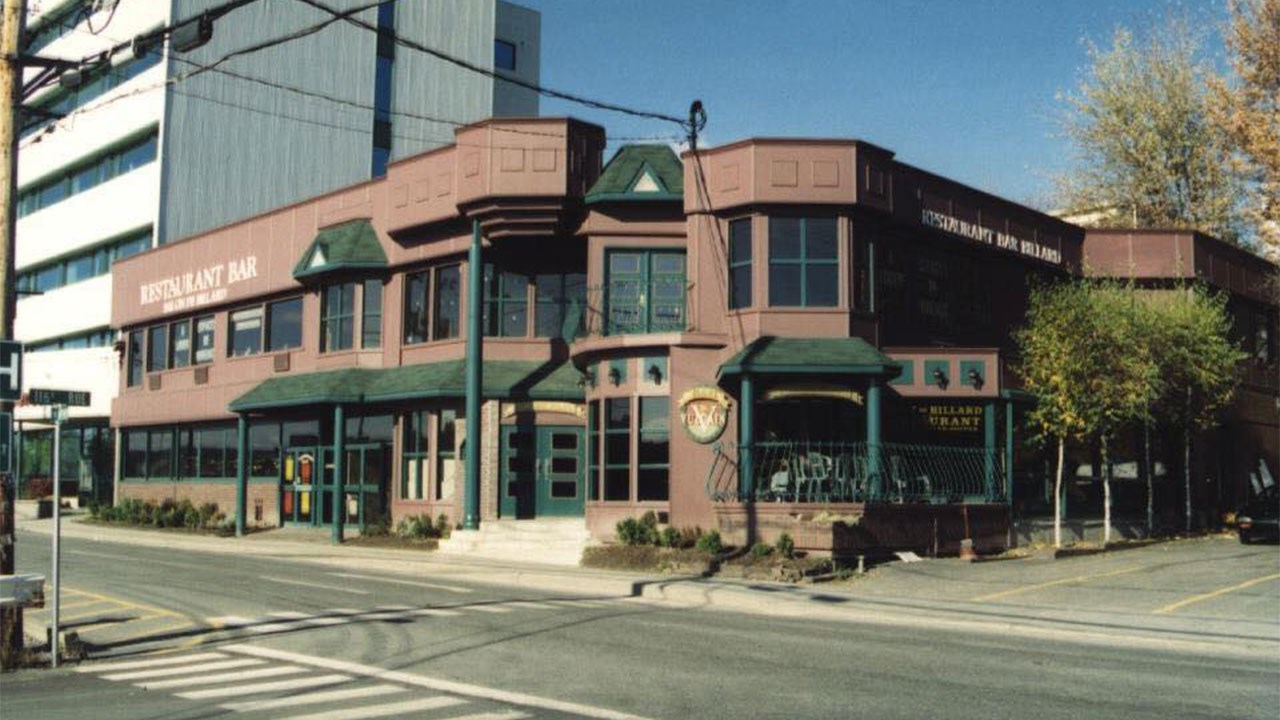 LES ANCIENS BARS DE LA PREMIÈRE AVENUE