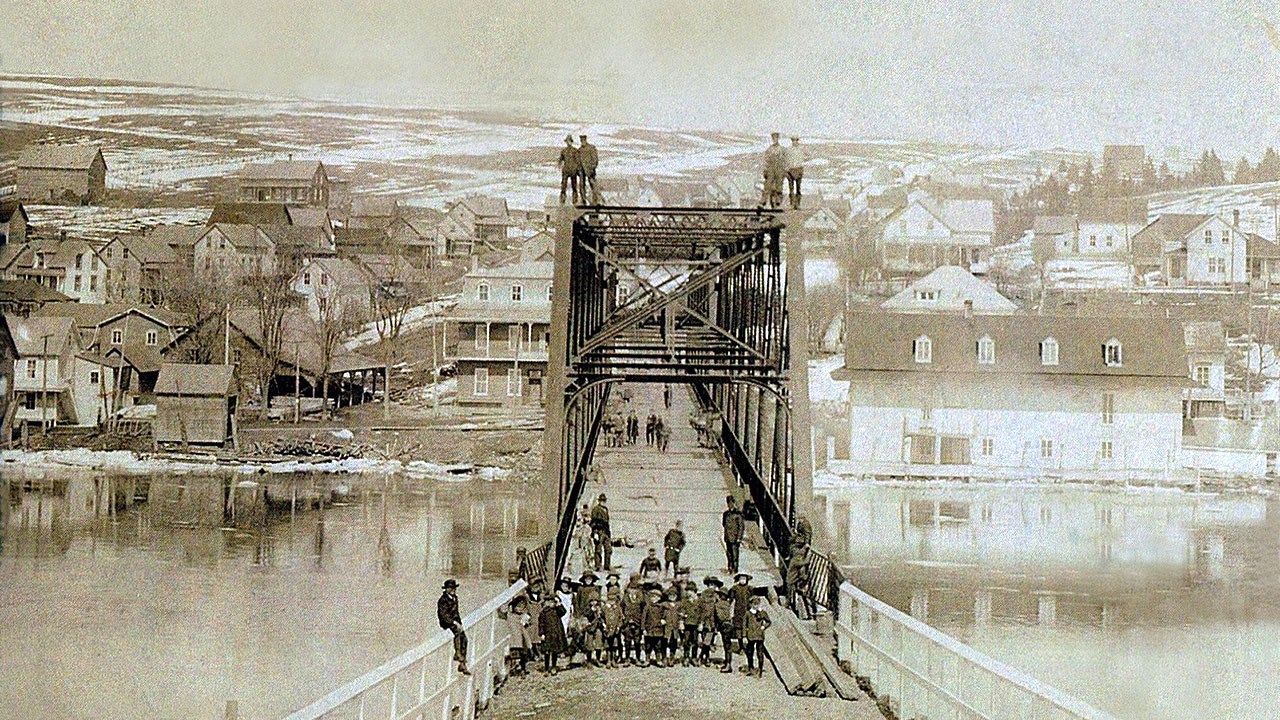 Le premier pont de fer en 1912