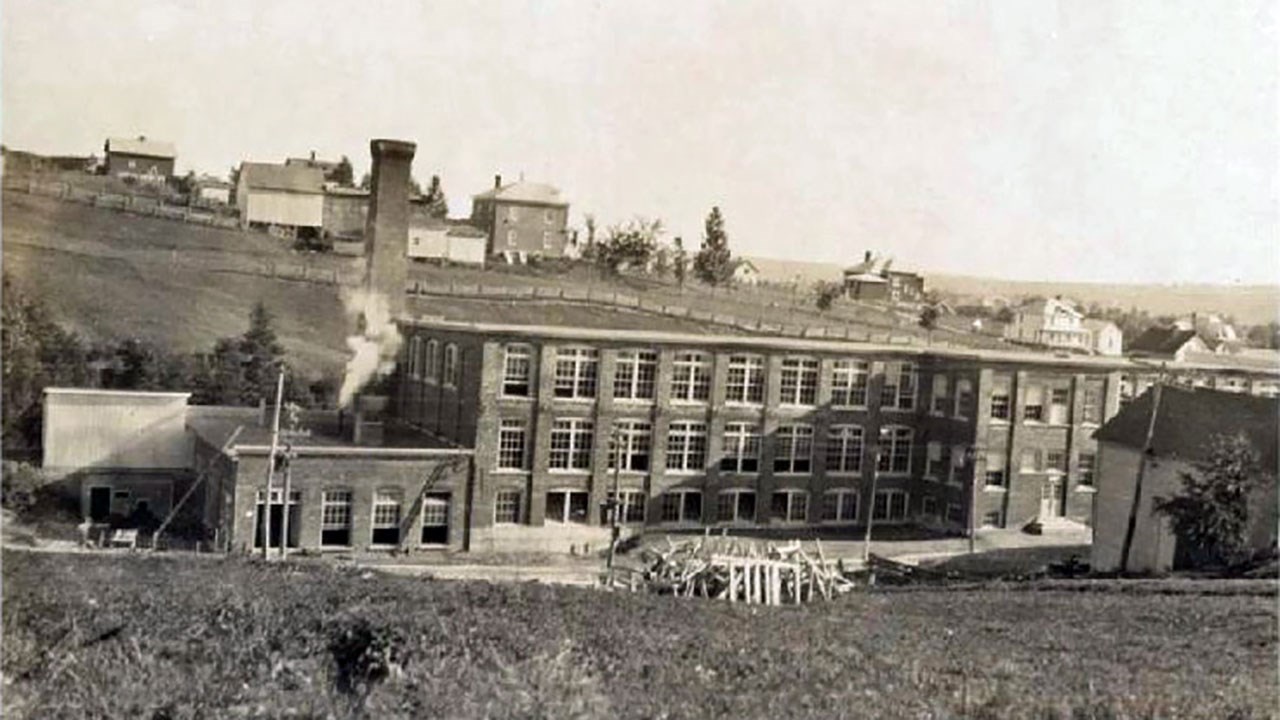 La manufacture St. George Woollen Mills LTD.