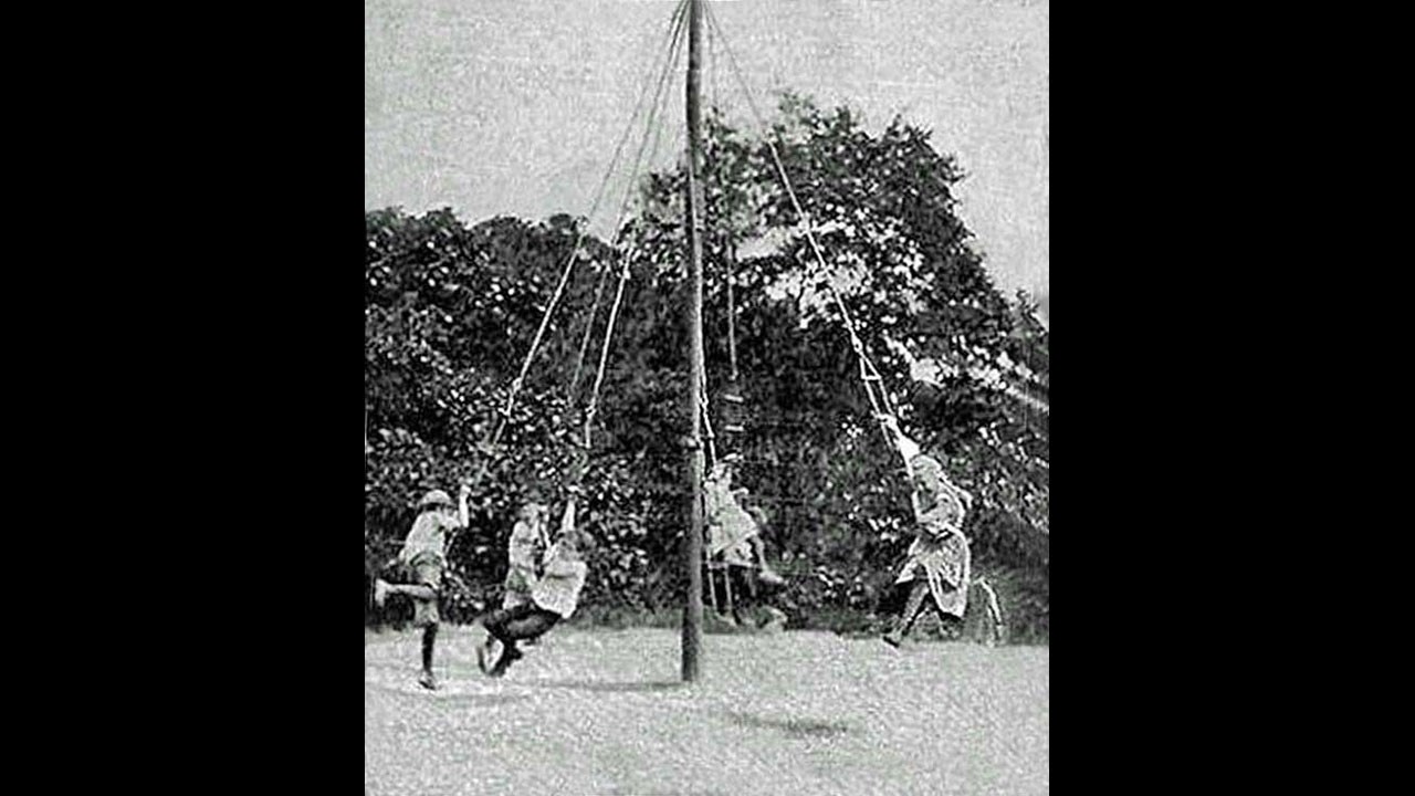 L'ancien kiosque et le jeu du pas-de-géant du vieux couvent