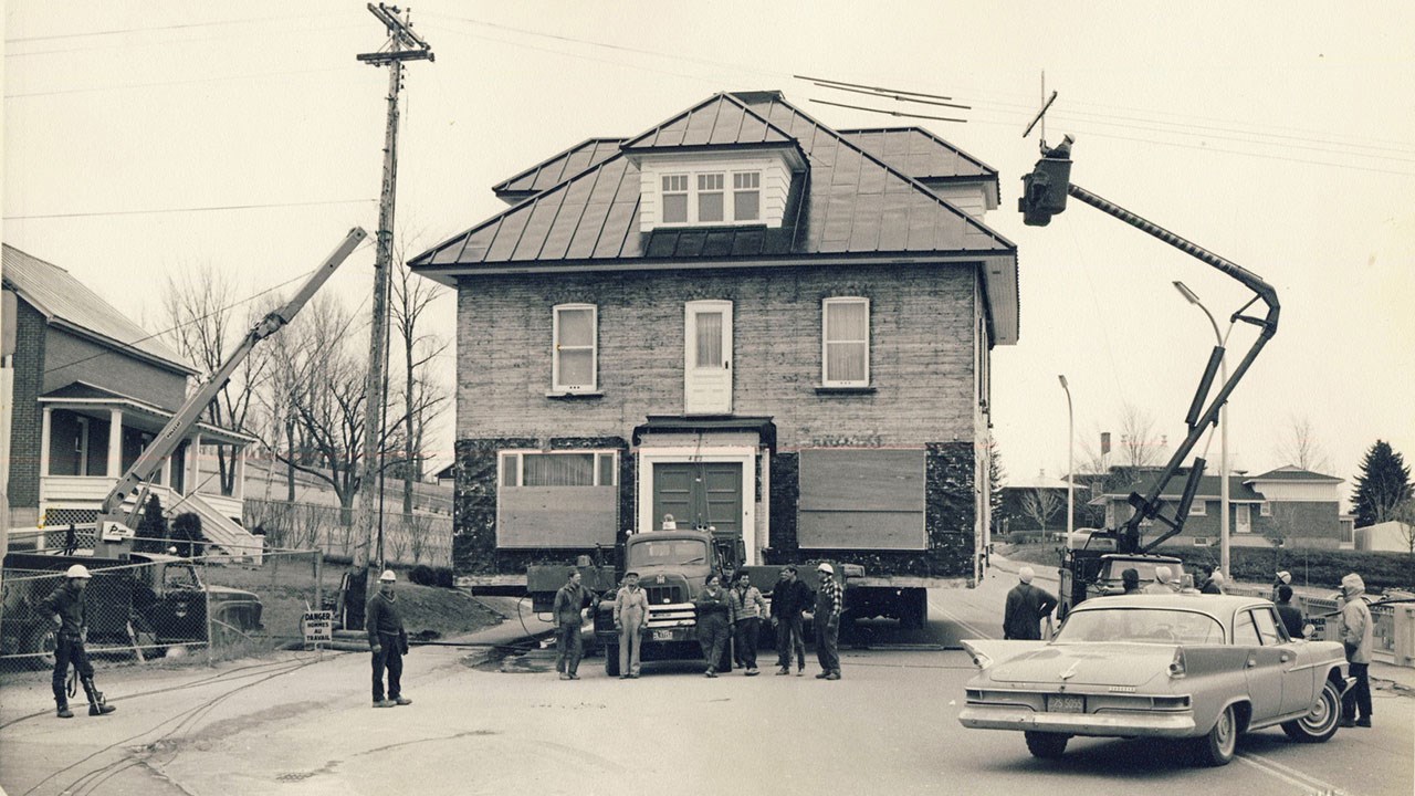 Déménagement de la maison de Roger Dutil en avril 1965 