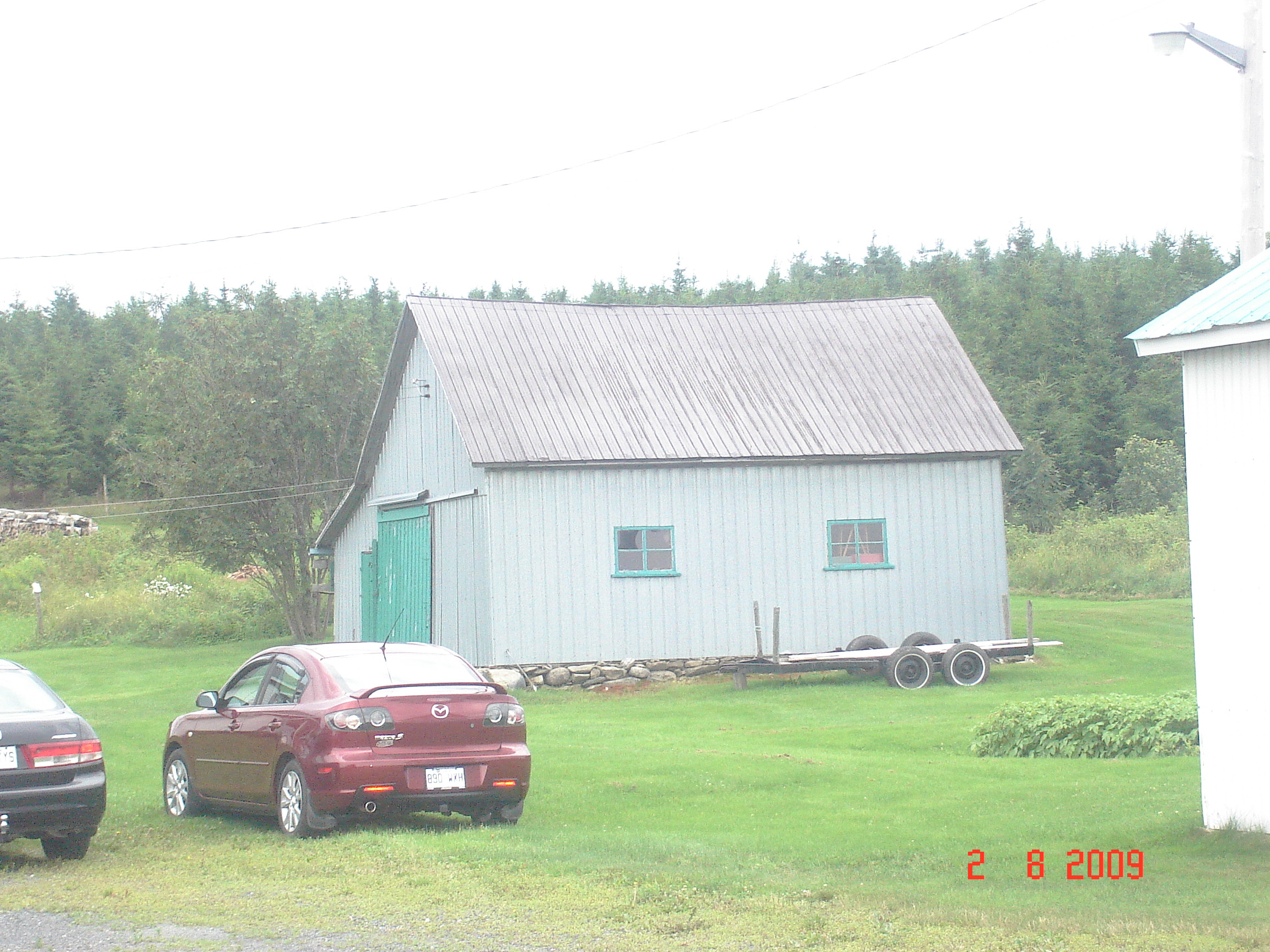 beau petit hangar de campagne