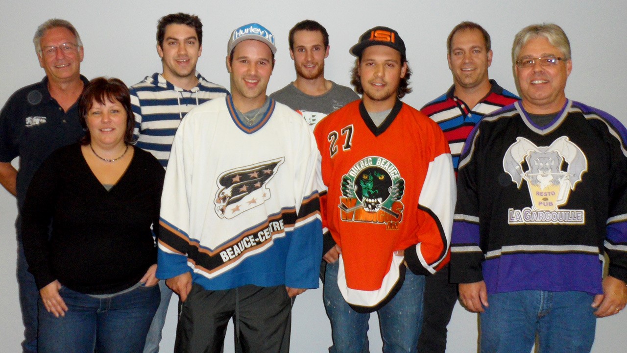 1ere rangée : Manon Roy (East-Broughton), Jimmy Roy (JAVOF), Francois Jolicoeur (St-Victor) et Luc Lessard (East-Broughton)
2e rangée : Marcel Laplante (East-Broughton), Jean-Christophe Chabot (JAVOF), Michael Rodrigue (St-Victor) et Pierrot Lagueux (Commissaire de la ligue)