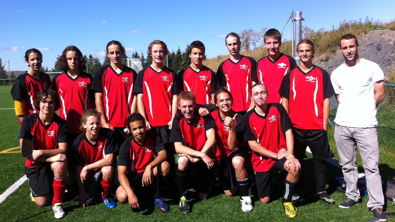 Les quatre équipes de soccer des Dragons participent au Championnat régional