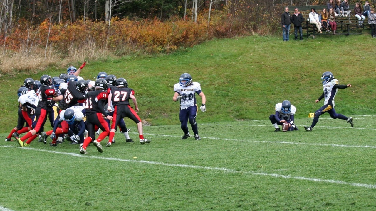Une victoire de 19 à 9 des Panthères au football