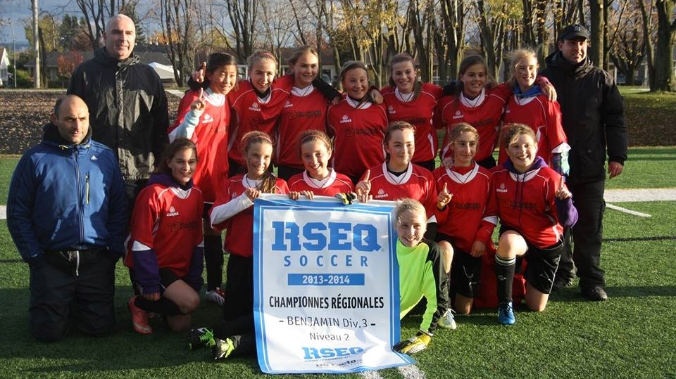 Les filles des Dragons des Deux-Rives l'ont emporté 3 à 1 en grande finale