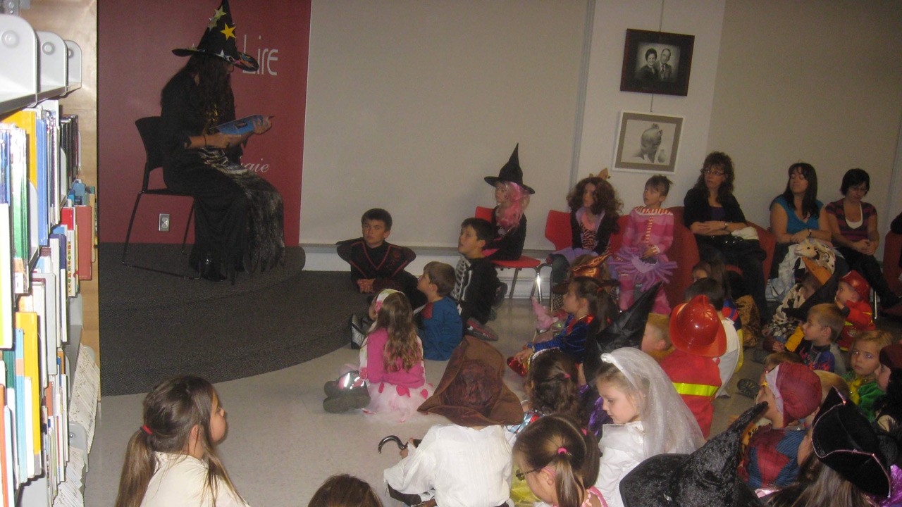 Le 25 octobre dernier, pas moins de 65 enfants se sont présentés à la bibliothèque de Saint-Ephrem pour participer à l’événement « La voûte de l’imaginaire », l’heure du conte.