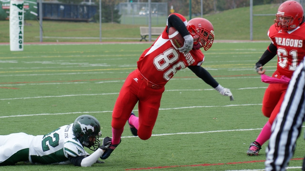 Les Dragons ont trébuché contre les Mustangs de North Shore