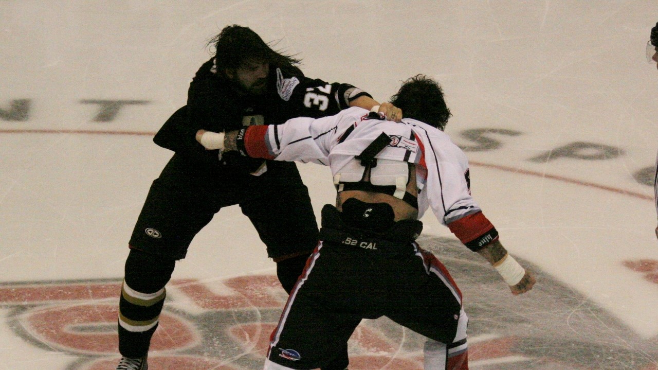 Hubert Poulin s'est mesuré au géant Alex Penner, un colosse de 6'4, 240lbs